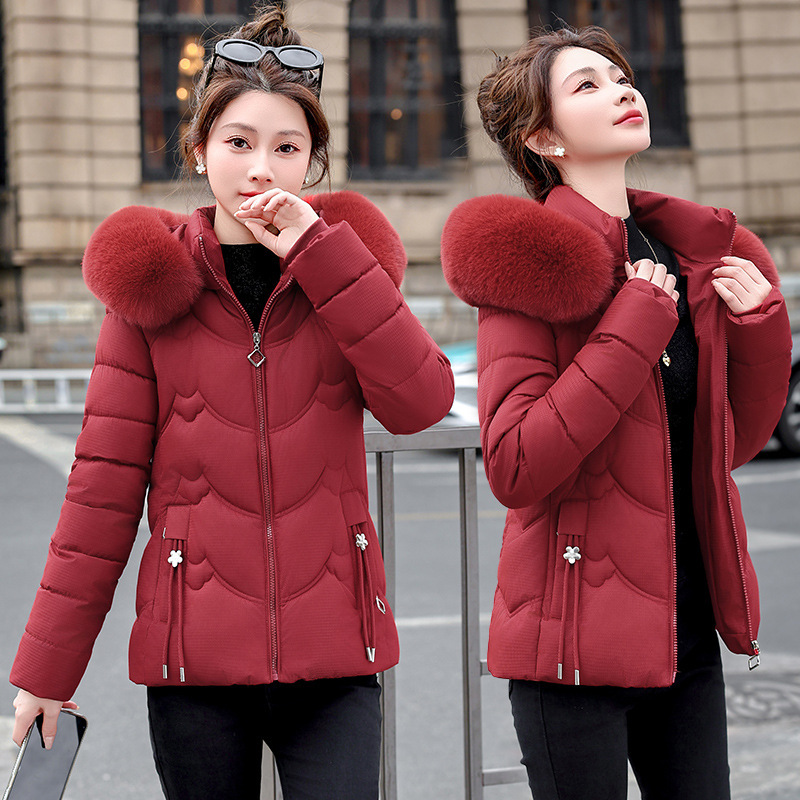 Nueva ropa de invierno sombrero de cuello de cabello grande abrigo de algodón mujer abrigo de pluma corta abrigo de moda delgada abrigo de algodón caliente