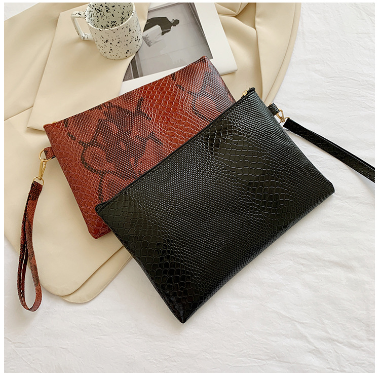 Red Black Colour Pu Leather Solid Color Square Evening Bags display picture 4