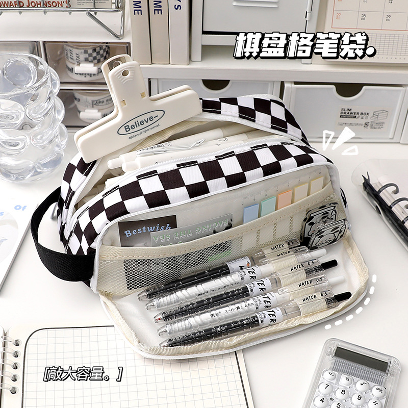 Bolsa de bolígrafo de gran capacidad de tablero de ajedrez de alto valor visual simple papelería almacenamiento bolsa multifuncional dividida