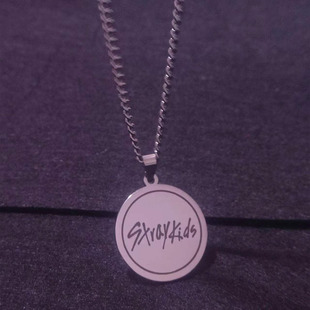 ���Sֱ�N Stray Kids��߅��ĸLOGO���ֵ������P䓵��������