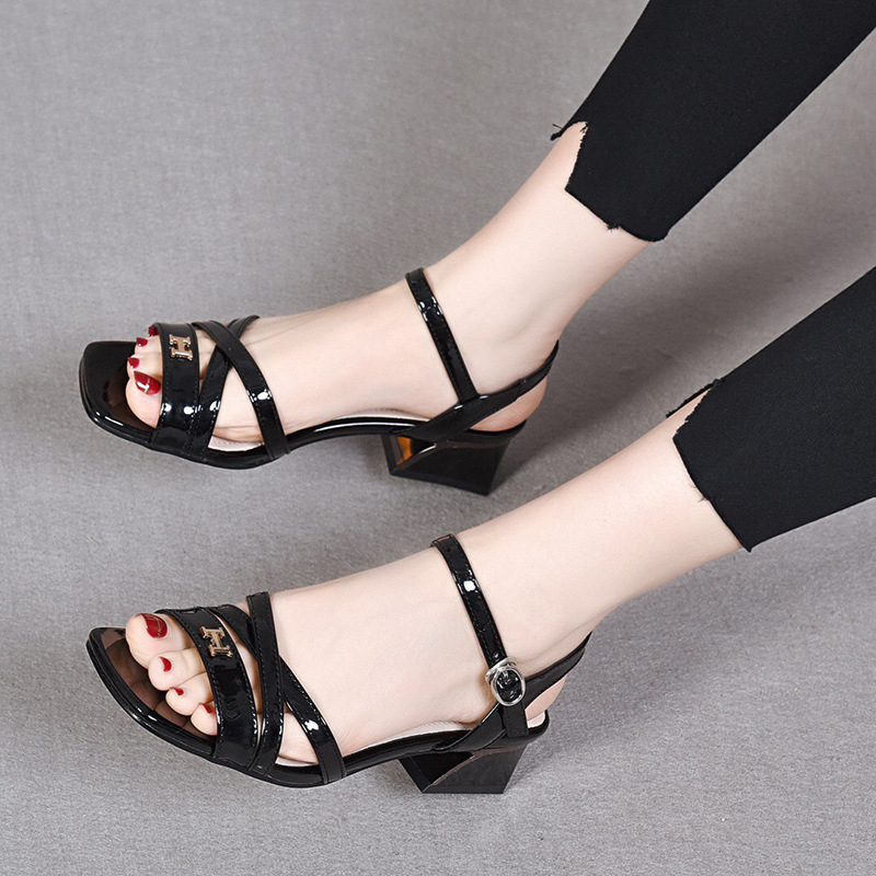 Sandal nữ quai ngang da thật gót thô 5 cm phong cách tiên nữ — Màu đen