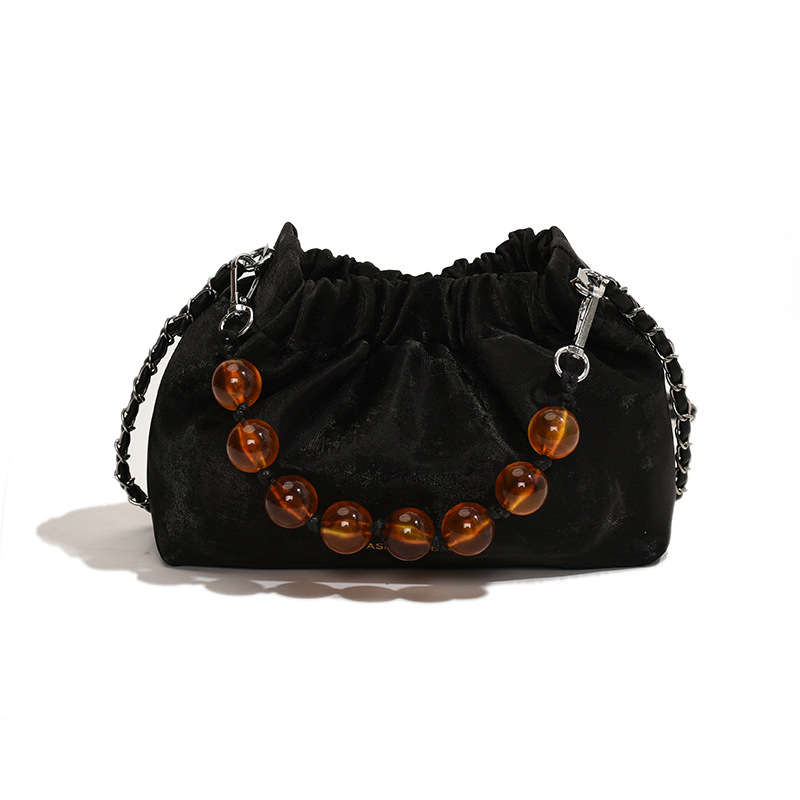 2024 nuevo bolso de perla de moda de mujeres bolso de nube plegado nicho cadena de hombro bolso de cubo