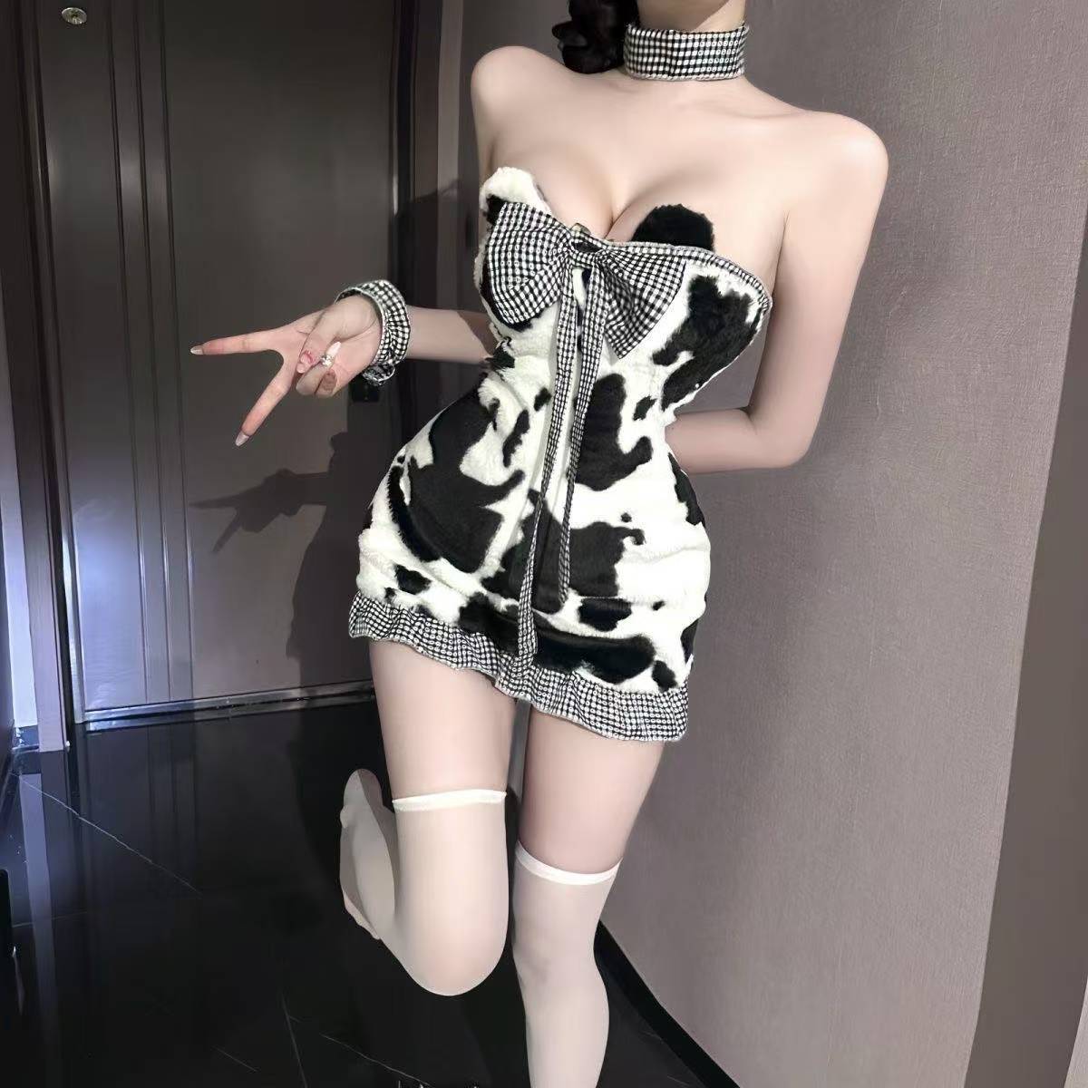 Sexy Cow Maid Costume Set with Hip-Hugging Skirt, Stockings and Ears — detail image 4