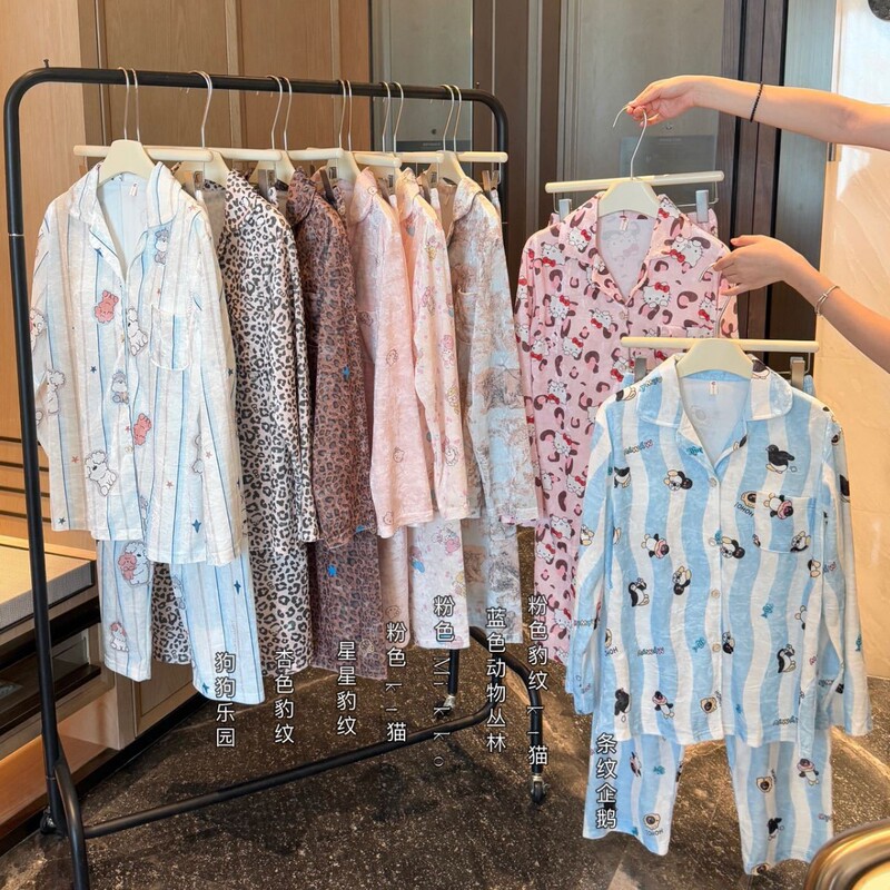 Sweet Style New Skin Gold Diamond Velvet Pajamas for Women, Fleece-Lined and Thickeneding, Internet Celebrity Style, Can Be Worn Outside, Two-Piece Suit, Home Clothes