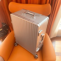 日本のアルミ枠のスーツケースを輸出します。