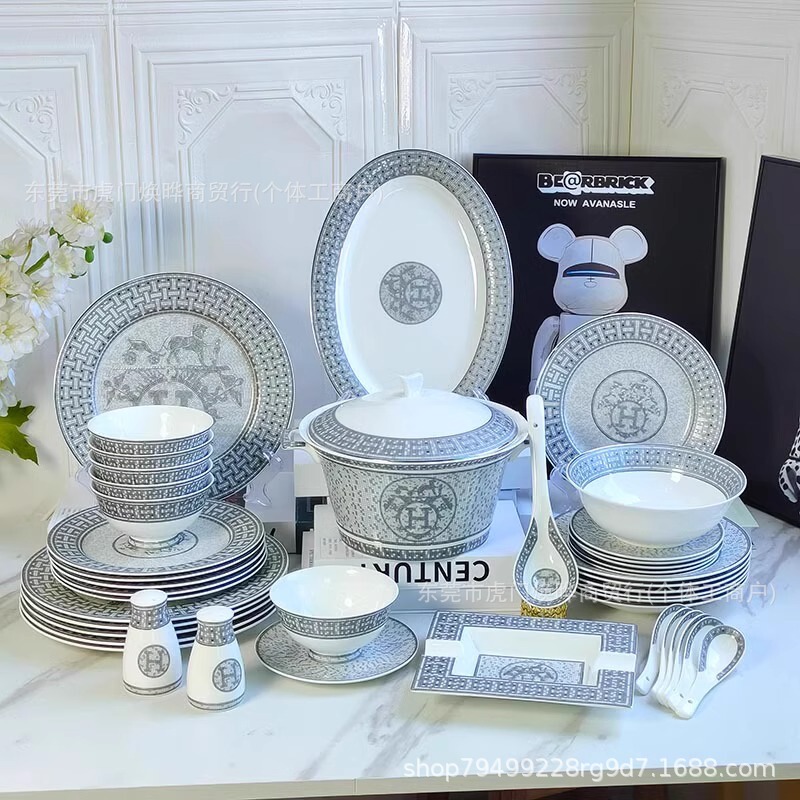 European-style bone china silver carriage tableware set, light luxury home gift ceramic bowl, plate, cup, and saucer set, factory wholesale European-style bone china silver carriage tableware set, light luxury home gift ceramic bowl, plate, cup, and saucer set, factory wholesale