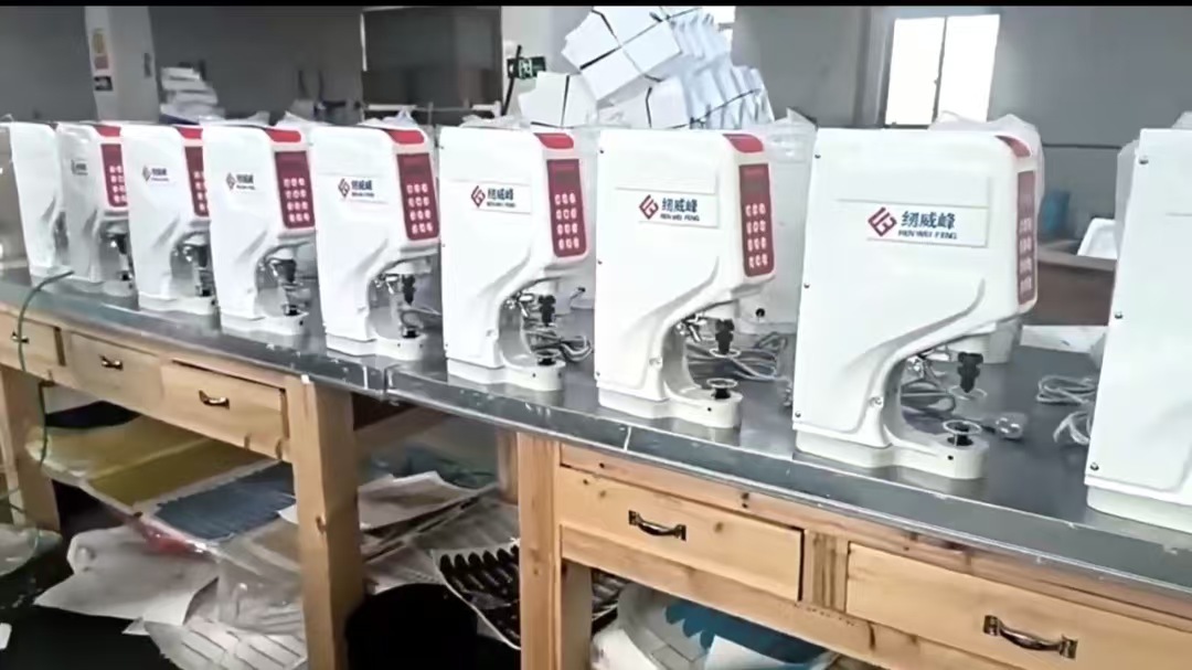 半自动钉扣机工厂图片