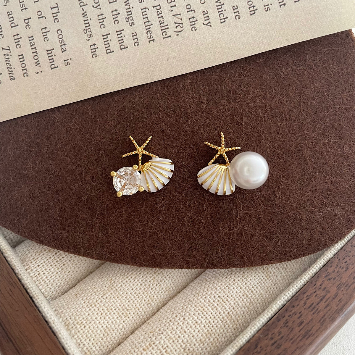 Cubic Zirconia And Pearl Stud Earrings For Everyday Wear_voghion.com