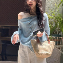 蓝色半开领一字肩长袖T恤女秋季巨好看的慵懒风防晒罩衫薄纱上衣