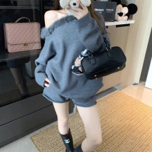 2025秋冬新款领斜肩一字肩毛衣女宽松慵懒风针织衫短裤显瘦两件套