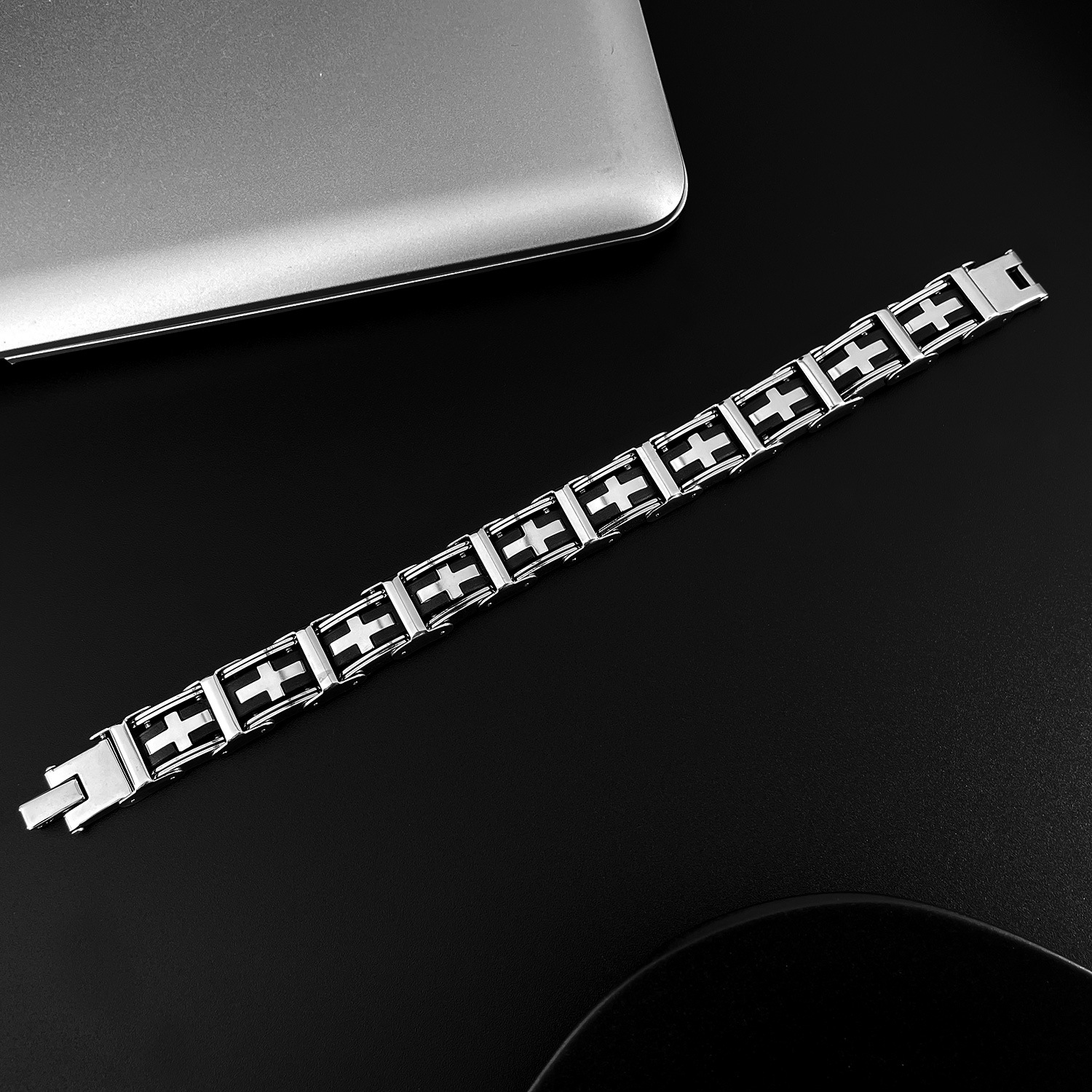 Bracciale uomo classico in acciaio inossidabile e silicone croce_voghion.com