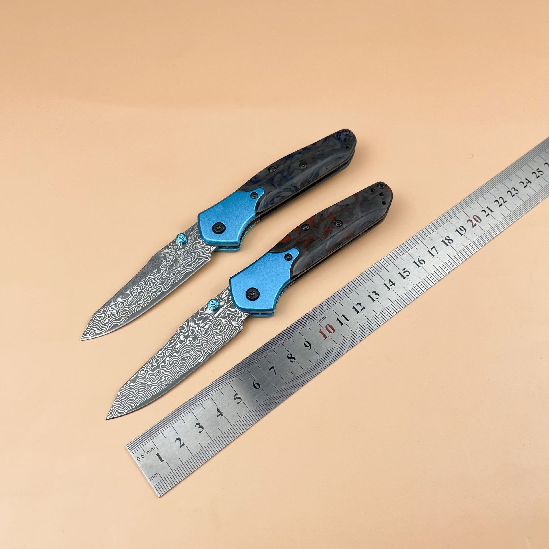 大马士革折叠刀BM蝴蝶945户外野营军刀碳纤维手柄钓鱼防身口袋刀