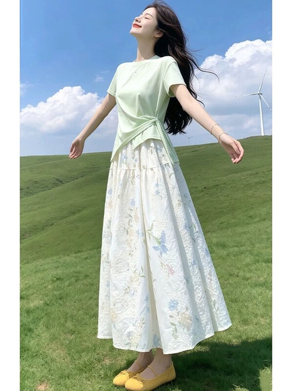 Summer Outfit: a Complete Set of French-Style Gentle and Youthful Design Tops and Two-Piece Dress Set for Slightly Chubby Women
