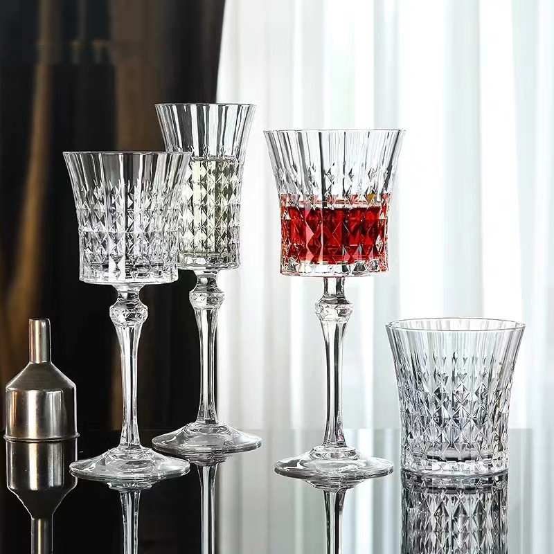 Tazas de vino de cristal de diamante de alta calidad europeas tazas de alto pie de lujo tazas de vino retrógrado tazas de vino soporte decanter