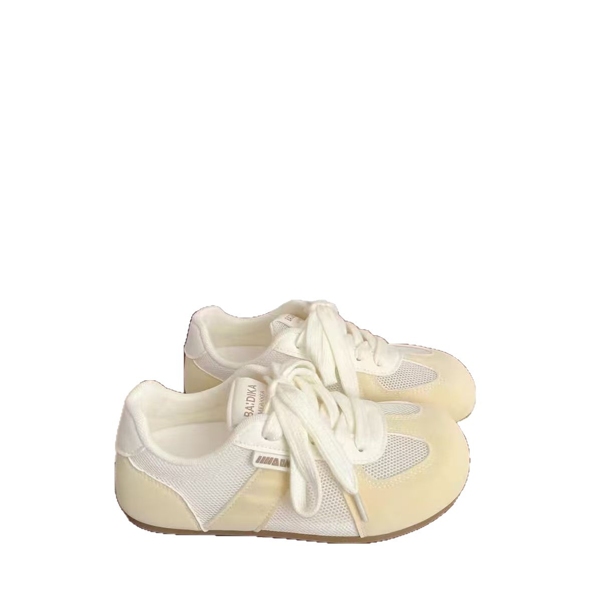 88-7598 Coreano encantador dibujo animado Agan De zapatos de entrenamiento para mujeres primavera 2026 nuevos zapatos blancos de viaje universal