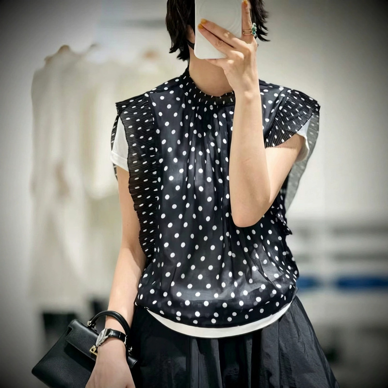 2026 Summer Luxury Silk Chiffon Retro Polka Dot Blouse with Stand Collar, Ruffled Edges, and Pleated Small Flutter Sleeves Design 2026 Summer Luxury Silk Chiffon Retro Polka Dot Blouse with Stand Collar, Ruffled Edges, and Pleated Small Flutter Sleeves Design
