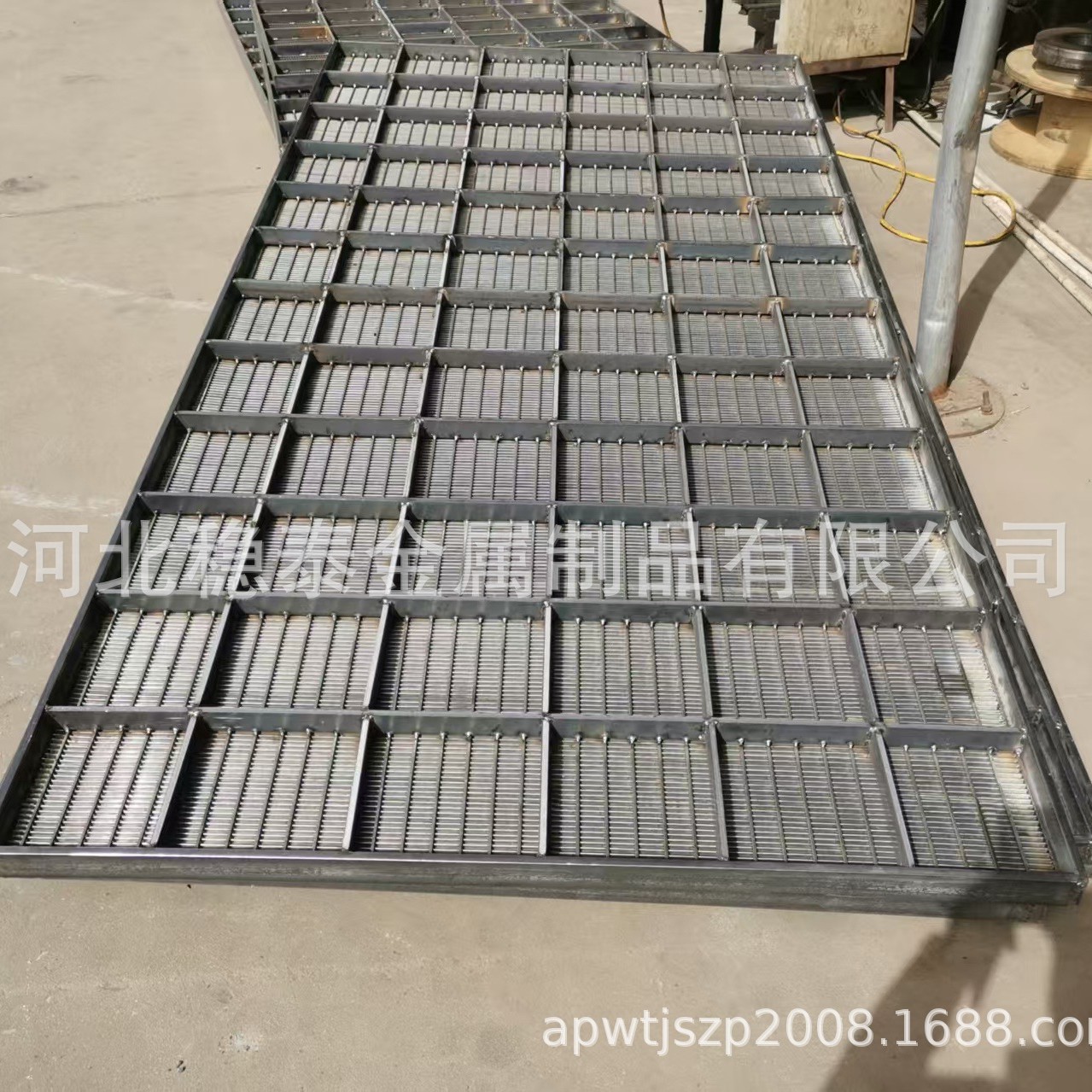 厂家专业生产304不锈钢筛片、条缝筛网，矿筛板孔径0.3mm