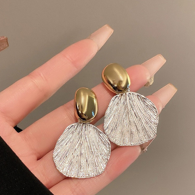 Colgante de bordilla universal mosquito incendiente bandeja de orejas clip de orejas mujeres sin agujeros de orejas clip de hueso de orejas pendientes de lujo ligero pendientes de alta calidad joyas de orejas