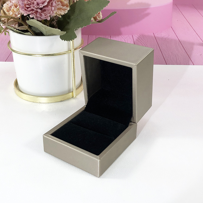 31g Weight Pendant Necklace, Rings, Necklace, Jewelry Boxes Classification 1 Piece Quantity Festival Occasion Pu Leather Material Bag, Box, Solid Color Pattern Simple Style Style Brushed Craft 1 Piece Pu Leather Simple Style Festival Bag Box Solid Color Pendant Necklace Rings Necklace 4