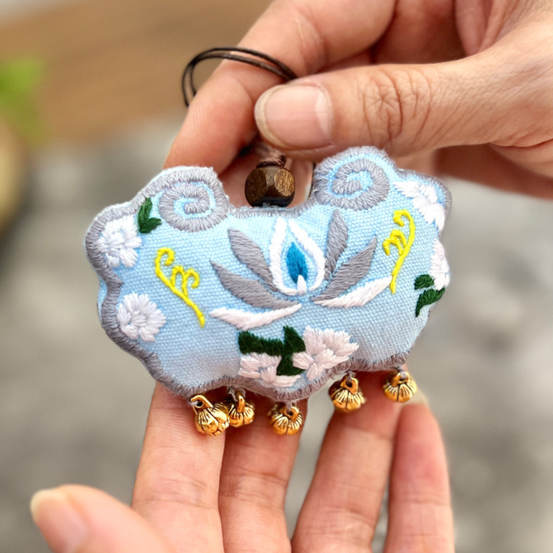 Bordado DIY artesanal creativo bolsas de jazmín colgante bolsas de estilo antiguo bordado Lu para regalo de novia bolsas de mariposa