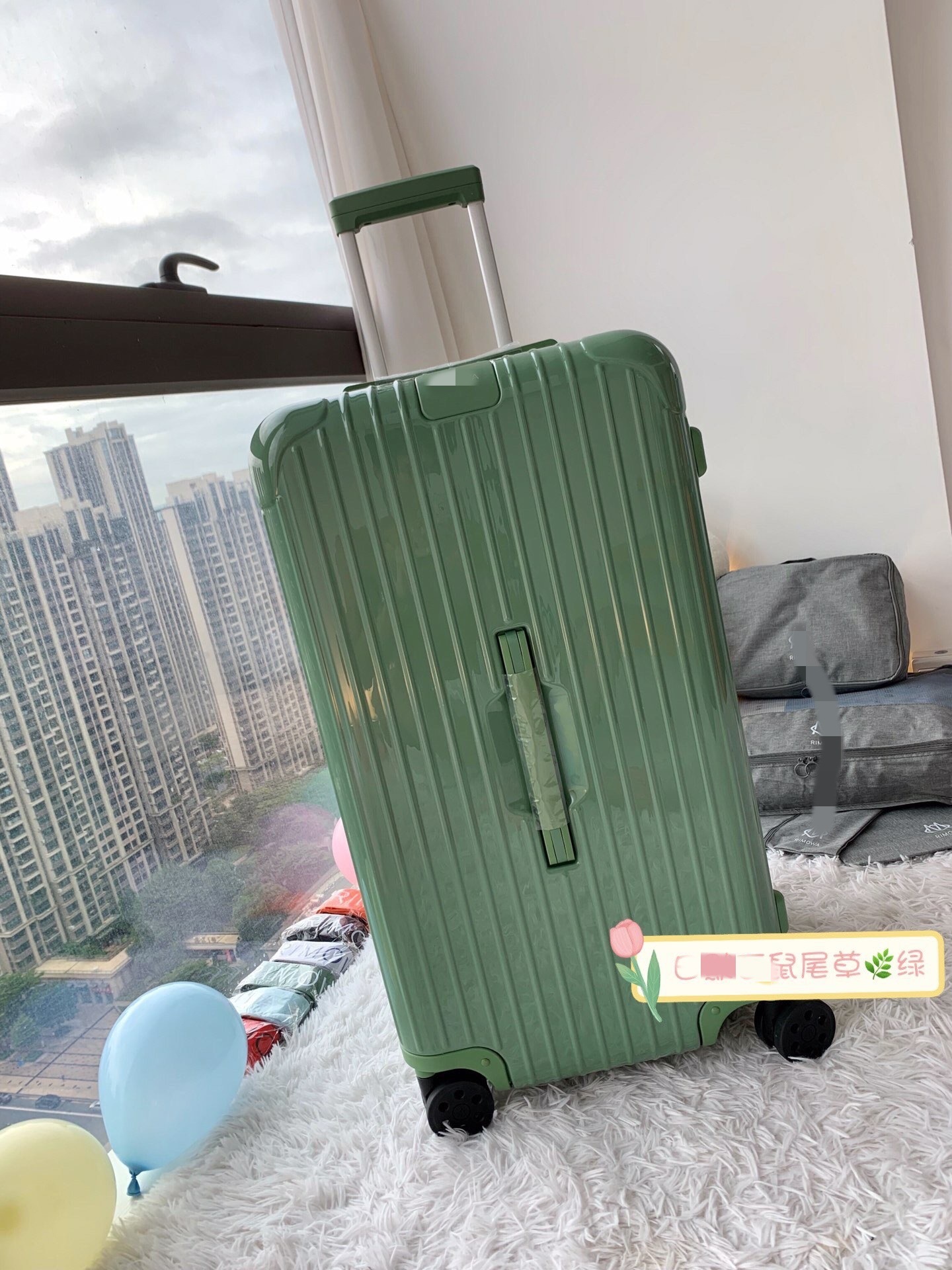 Rimowa Çamadan 33 düymlük kvadrat model, yüngül təkərli