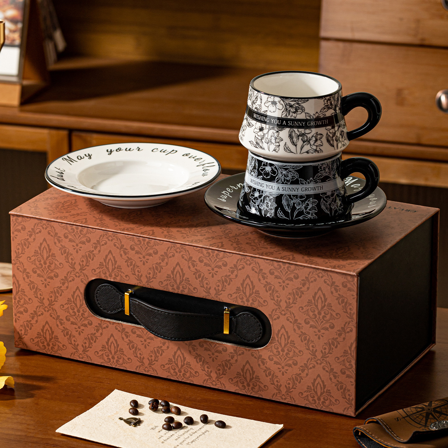 Taza de café de cerámica de lujo ligera, taza de té de la tarde, taza de té doméstica, taza de té de alto valor, plato de regalo, taza de regalo