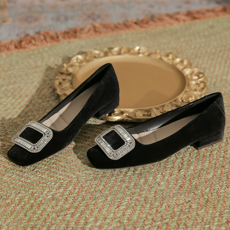 Квадратные туфли на плоской подошве женские 2024 новые осенние и зимние черные замши банкет комфорт темперамент сетки красные стразы одиночные туфли