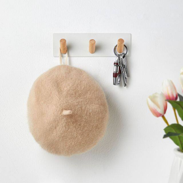Magnetic Hook, No-Drill Wall-Mounted Key Holder, Japanese-Style Simple Solid Wood Three-Hook Hanger for Clothes, Kitchen Door Back