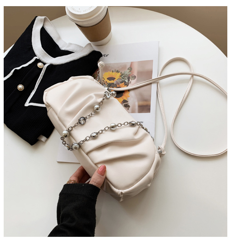 Wholesale Soft Pu Fold Pearl Chain Single Shoulder Handbag Nihaojewelry display picture 4