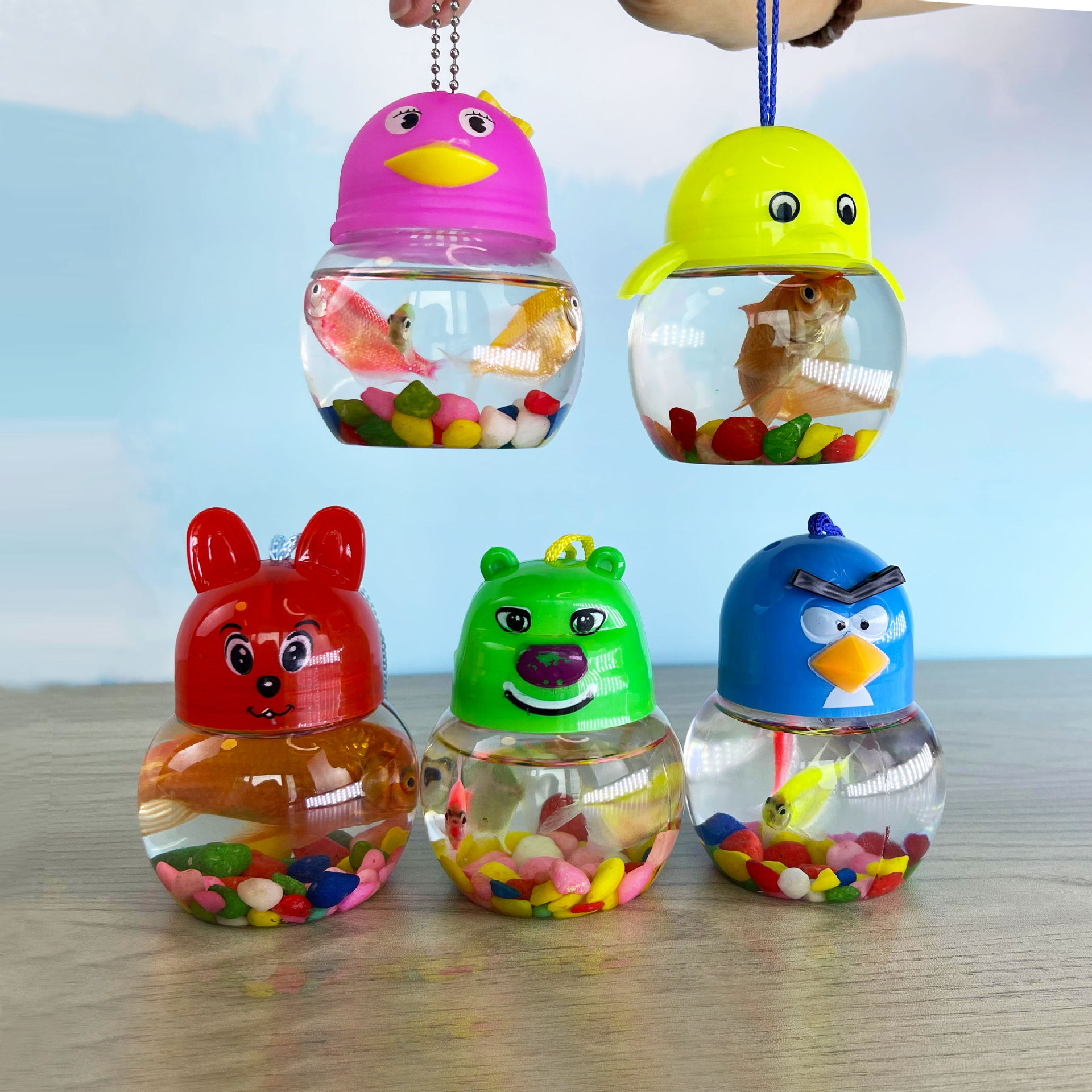 Botella QQ mini botella de pescado de dibujos animados caja de tortuga para niños caja de mascotas portátil con cuerda mercado nocturno parques puestos al por mayor