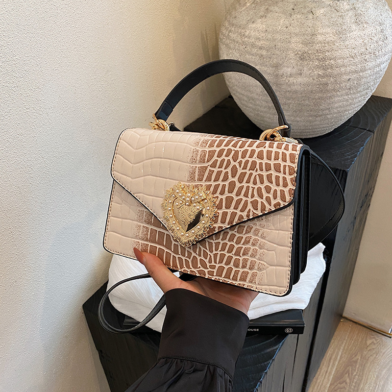 2025 European & American Crocodile Embossed Court Style Handbag Underarm Bag Heart Pearl Chain Commuter Flap Shoulder Crossbody Bag - Thumbnail 8