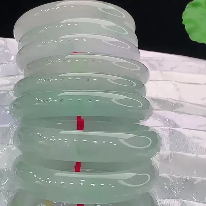 缅甸翡翠珠宝珠宝饰品玉质细腻 正圈翡翠手镯批发