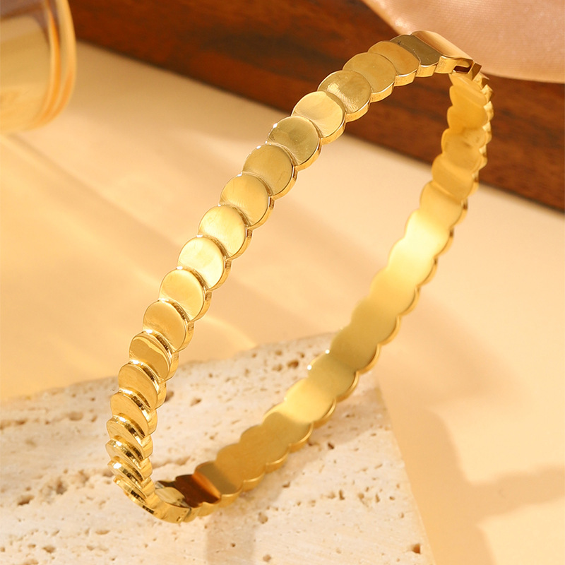 Brazalete de acero de titanio de moda transfronteriza para niñas de alto nivel de sensación de círculo moneda ligera pulsera de lujo pulsera de pop europea y americana