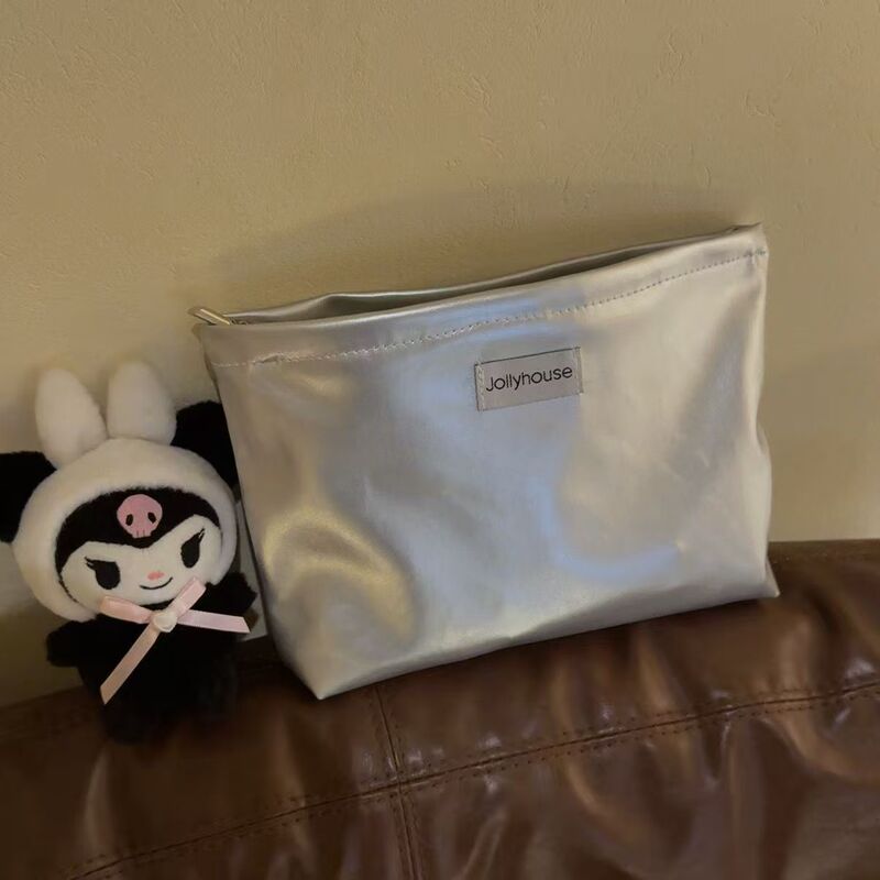 Niche Design High-End Silver Pu Makeup Bag, Large Capacity Portable Toiletry Storage Bag, Cross-Border Leather Clutch Bag Niche Design High-End Silver Pu Makeup Bag, Large Capacity Portable Toiletry Storage Bag, Cross-Border Leather Clutch Bag