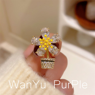 2023 Korean style new sunflower anti-exposure collar pin buckle elegant all-match elegant flower neckline fixed pin buckle