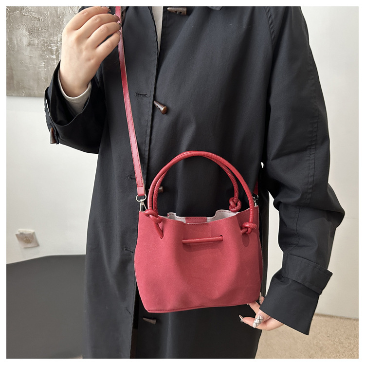 225g Weight Polyester Lining Material Sewing Thread Fashion Element Zipper, Magnetic Buckle Closure Type Top Handle Strap Type Handbag Bags Type Daily Occasion Pu Leather Material Solid Color Pattern All Seasons Season Women's Gender Classic Style Style Bucket Shape Medium Size Women's Medium Pu Leather Solid Color Classic Style Sewing Thread Bucket Zipper Magnetic Buckle Handbag 5