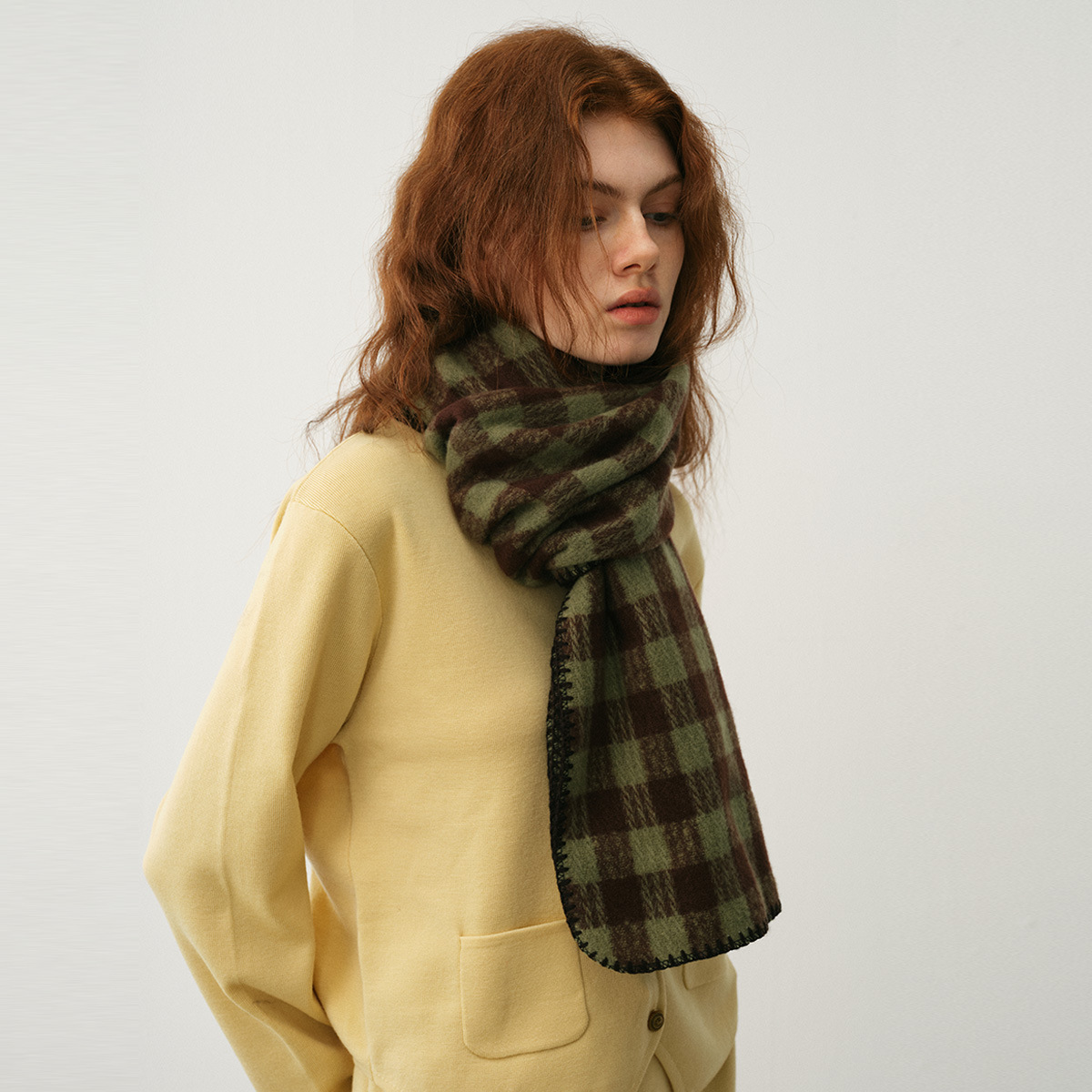 Design Sinn für kleine Duft Dreieck Nadel Spitze fein kariert Imitation Kaschmir Schal Damen Winter Atmosphäre weich wachsartige Lätzchen Schal_voghion.com