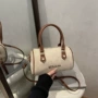 小众手提新款休闲枕头包
