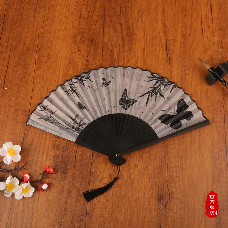 新しい中国式の折り畳み扇子の古風な夏の漢服の女性のチャイナドレスのダンスの扇子は携帯して写真を撮ります。|undefined