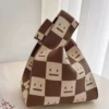 Клетки и улыбающееся лицо (чёрно‑хаки)