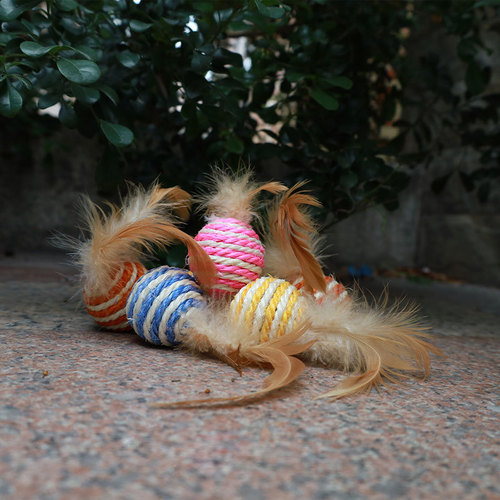 Cat Toy Sisal Ball with Feathers for Cats to Chew and Gnaw, Rattle Cat Toy, Cat Claw Ball Pet Supplies 