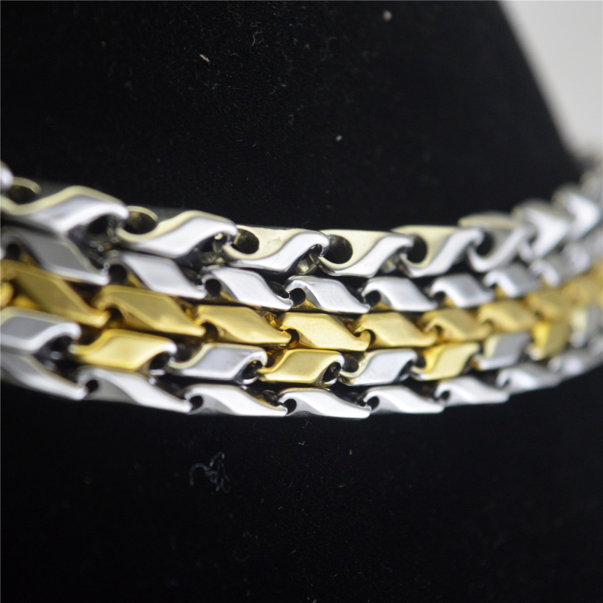 Titanium Steel Rhombus Pendant Necklace For Men And Women, Unisex_voghion.com
