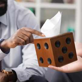 创意木质骰子造型纸巾盒客厅桌面装饰立方体纸巾收纳盒方形抽纸盒