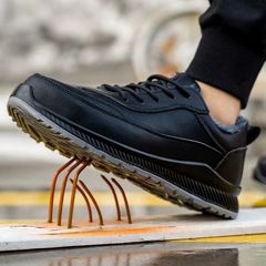 Insulated 10kV Men's Safety Shoes with Anti-Puncture and Anti-Smash Protection, Winter Fleece-lined, Kevlar Midsole Insulated Safety Shoes