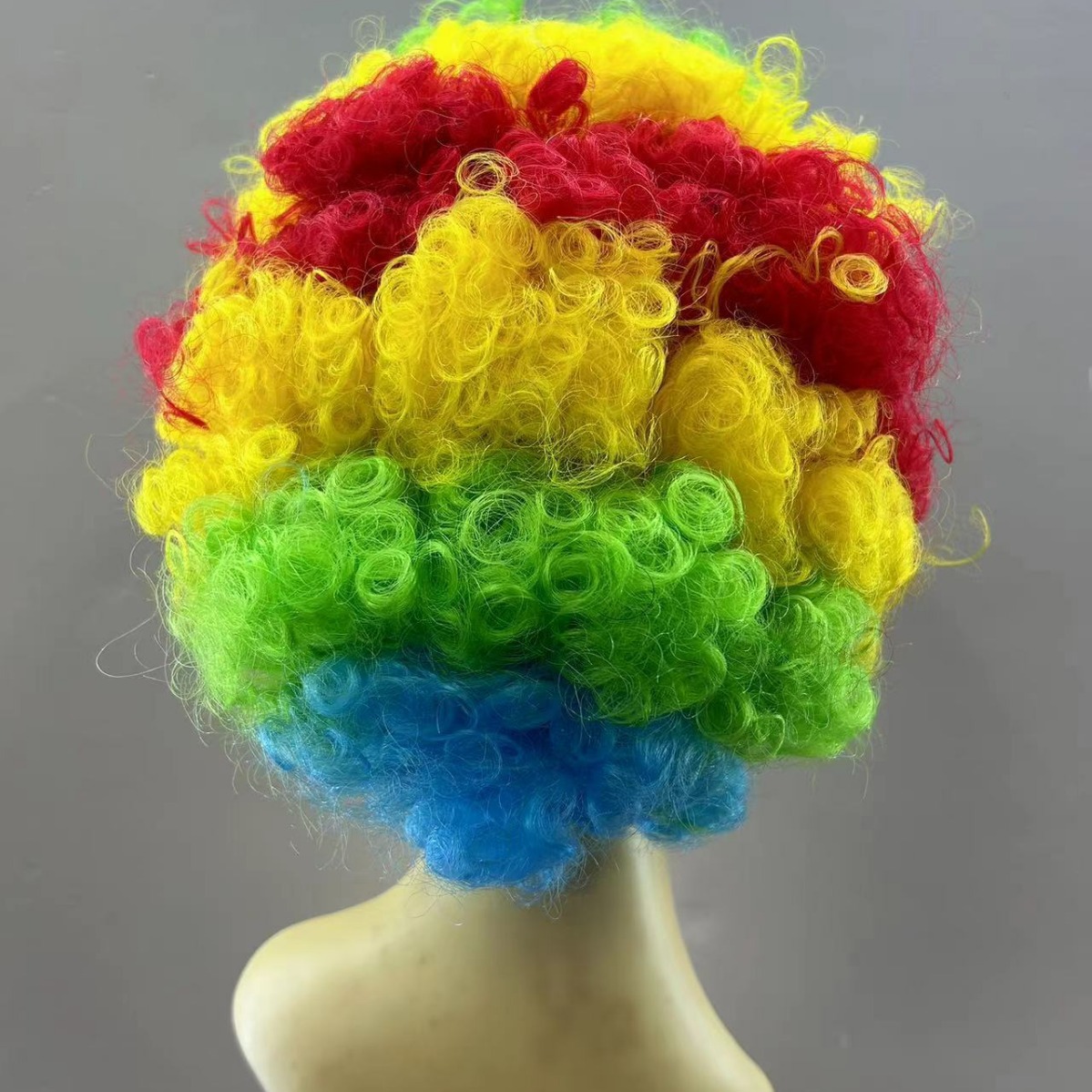 Venta al por mayor transfronteriza colorida cabeza explosiva rizada fan Copa del mundo Copa de Europa cubierta de peluca en stock