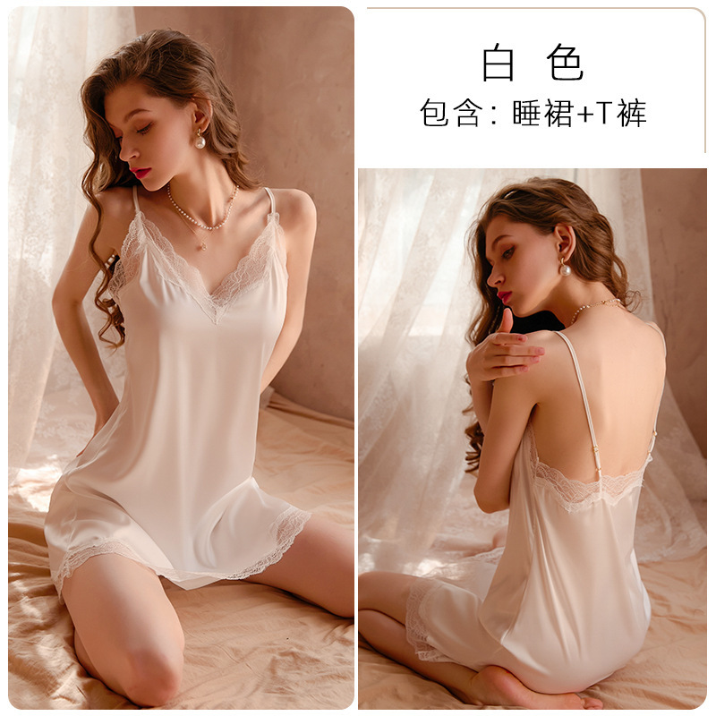 흰색 잠옷 + 속옷 (가슴 패드 없음)