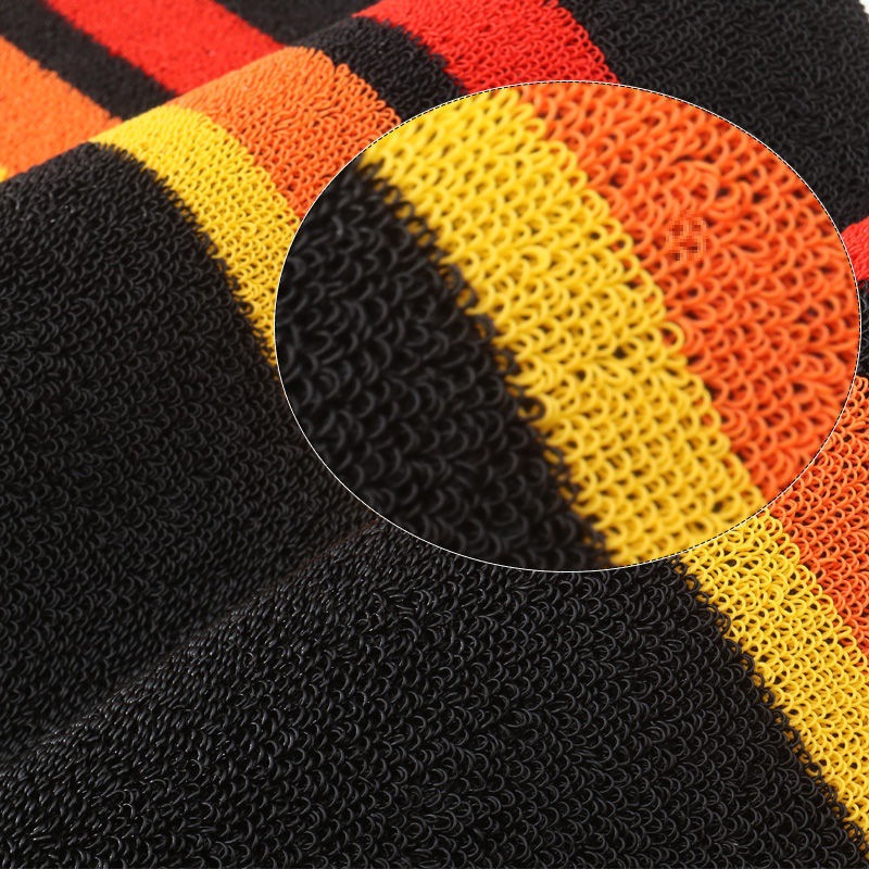 The upper snow Ness car mat is super wear-resistant and can be cut to the rear of the universal main and co-pilot single silk ring car floor mat.
