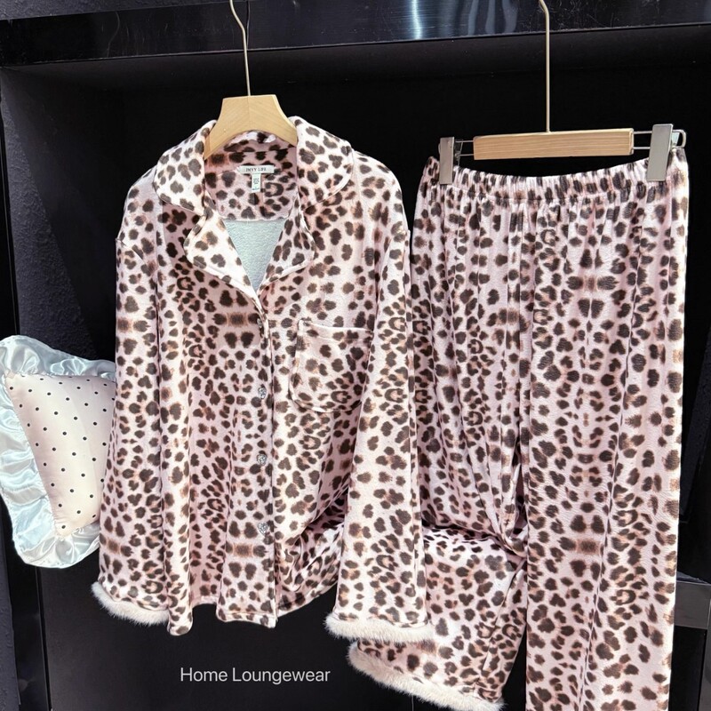 Winter Pajamas for Women, Pink Leopard Print Masonry Buckle, Sparkling Island Velvet, Warm Long-Sleeved Pants, Non-Returnable and Non-Exchangeable