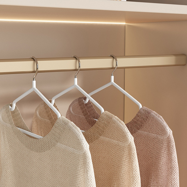 non-slip hanger