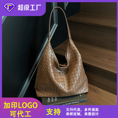 休闲复古腋下包大容量水桶包女新款流行时尚百搭托特包洋气单肩包